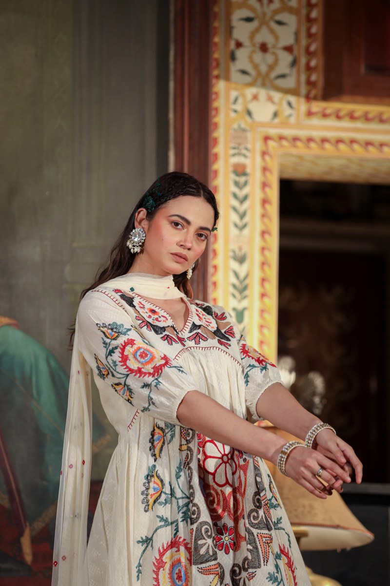 Hot-Selling White Embroidered Sharara