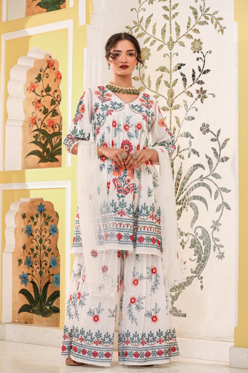 Amazing White Emrioded Sharara