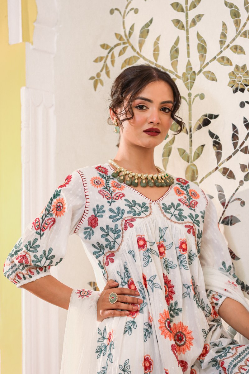 Amazing White Emrioded Sharara