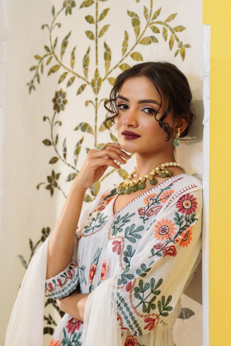 Amazing White Emrioded Sharara