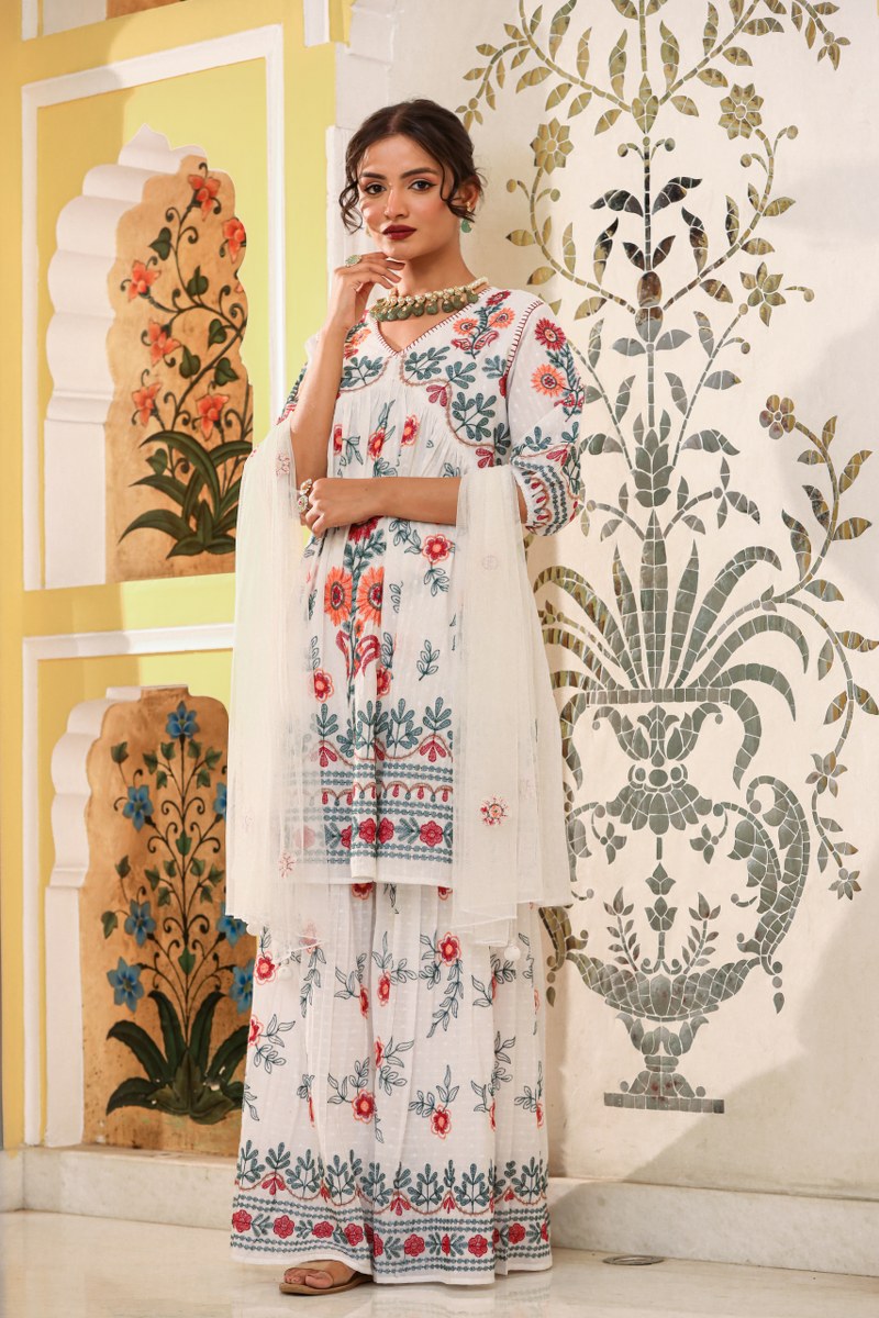 Amazing White Emrioded Sharara