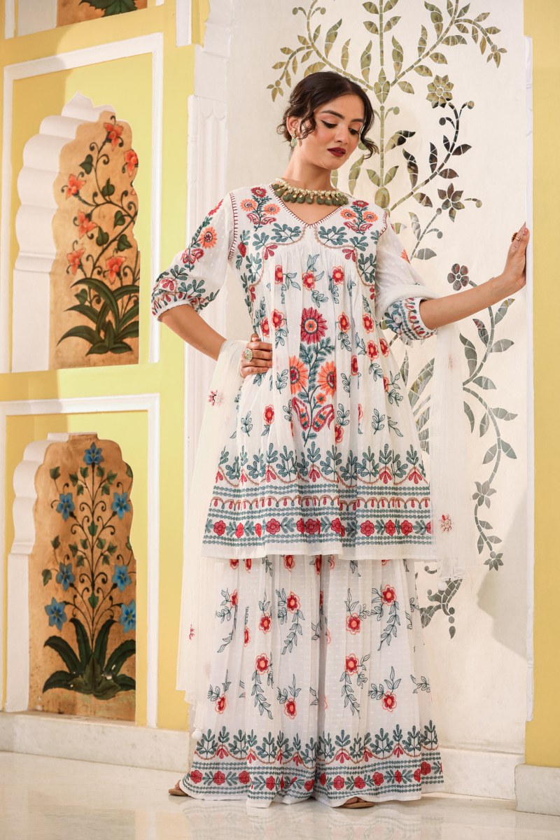 Amazing White Emrioded Sharara