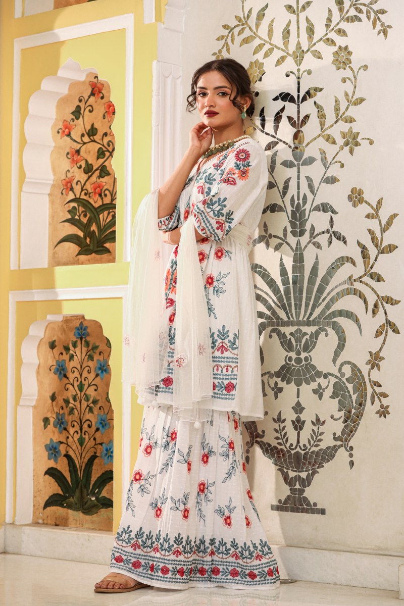 Amazing White Emrioded Sharara