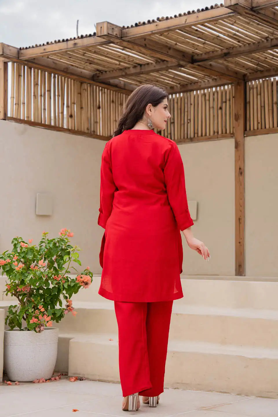RED EMBROIDERED KURTA SET WITH STRAIGHT PANTS