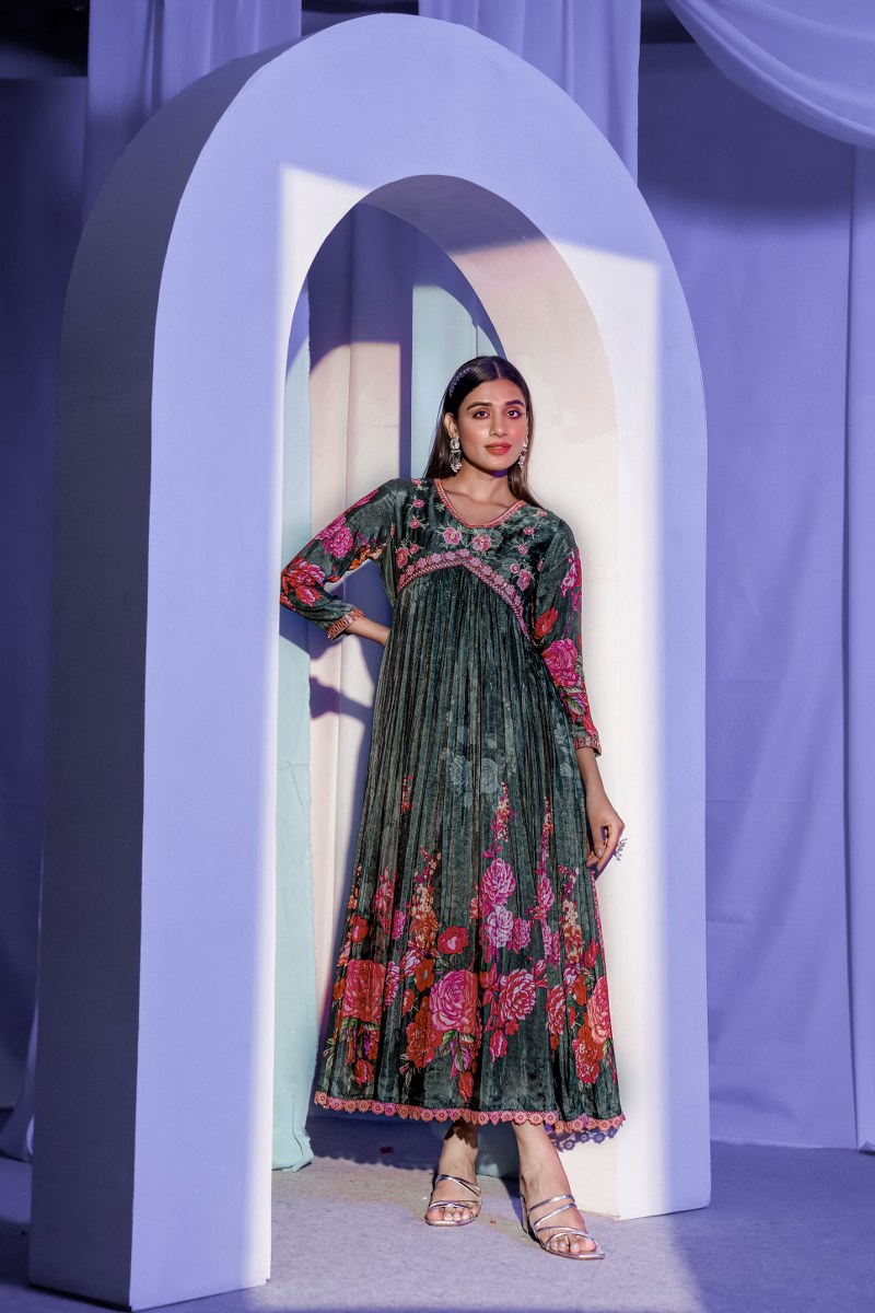 Refined Monotone Gray Gown