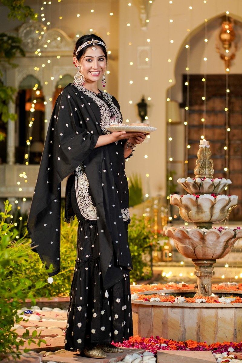 The Cotton Embroidered Beauty
