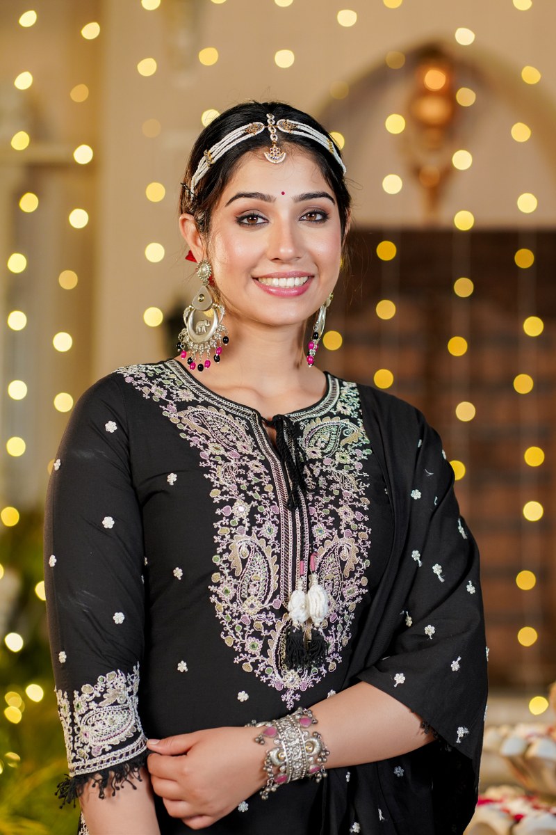 The Cotton Embroidered Beauty