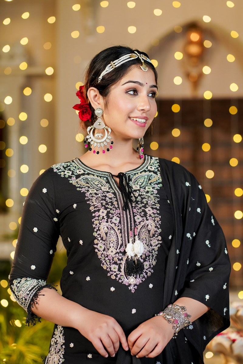 The Cotton Embroidered Beauty
