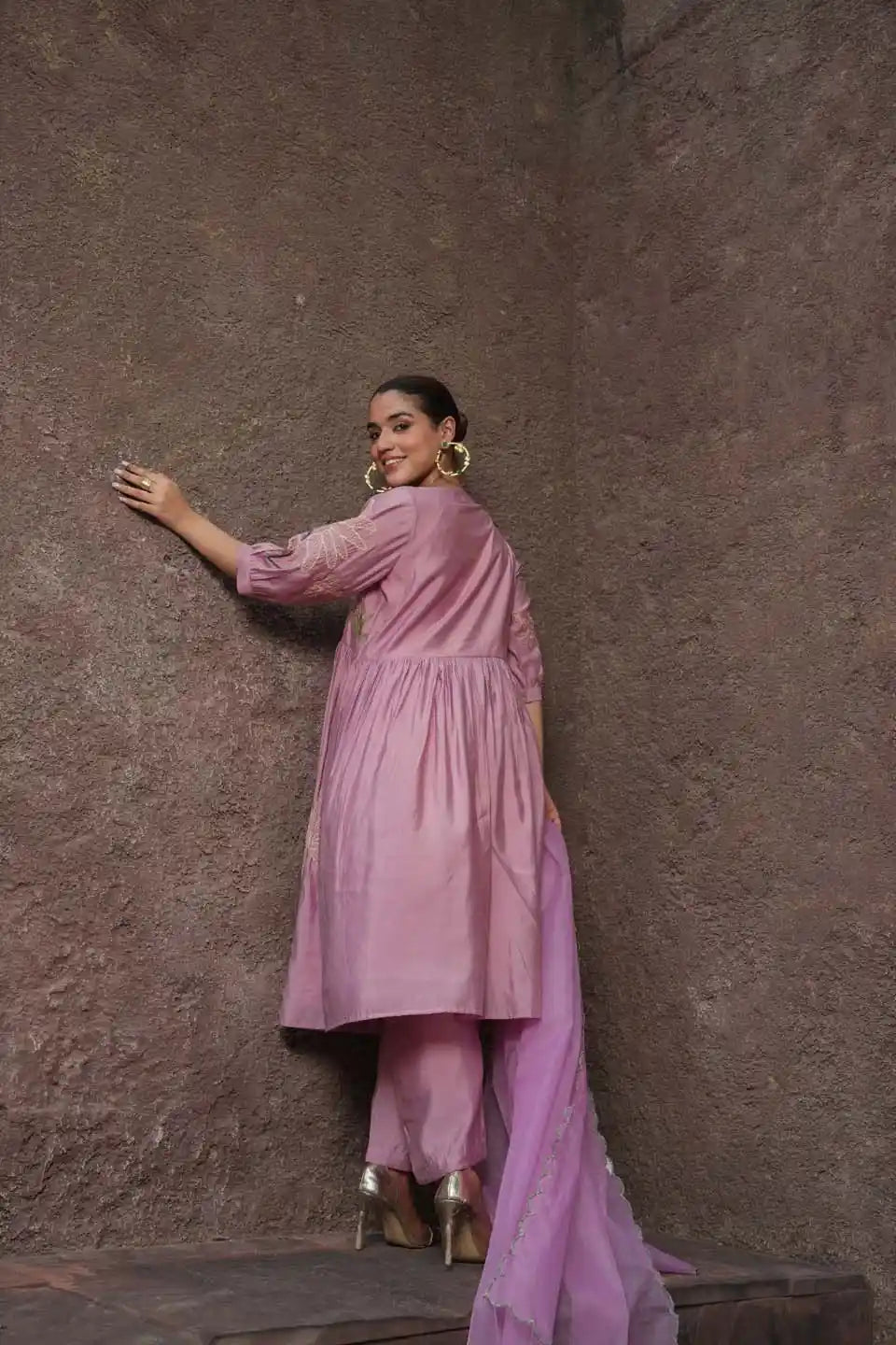 embroidered kurta with straight pants – light pink