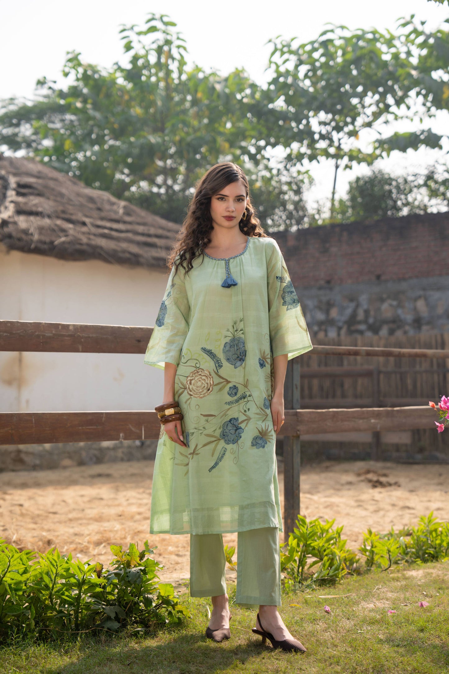 BLUSH GREEN MAL COTTON HAND-PAINTED FLORAL KURTA SET WITH PANTS ELEGANT SUMMER ETHNIC WEAR FOR WOMEN