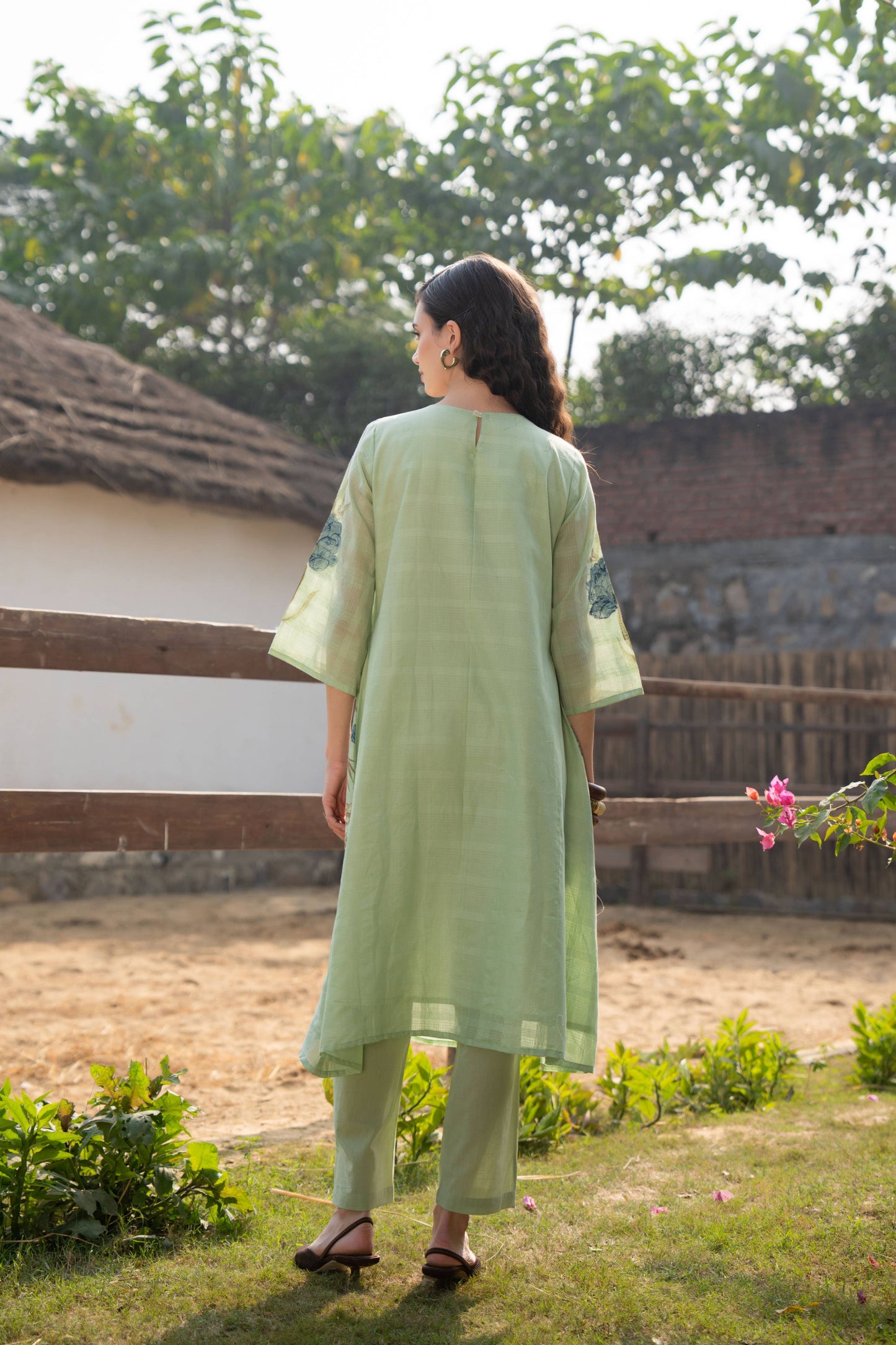 BLUSH GREEN MAL COTTON HAND-PAINTED FLORAL KURTA SET WITH PANTS ELEGANT SUMMER ETHNIC WEAR FOR WOMEN