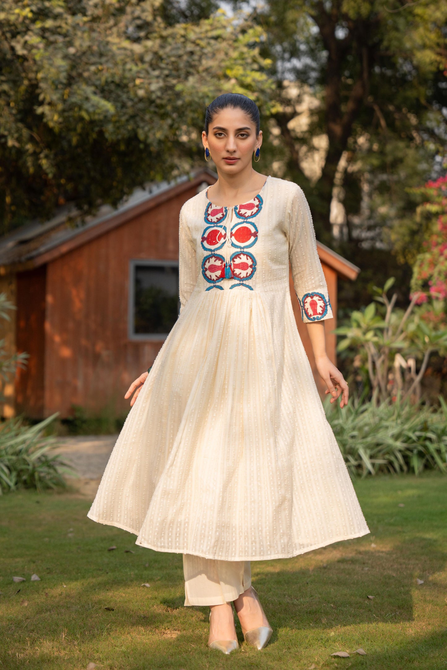 OFF-WHITE COTTON DOBBY EMBROIDERED CO-ORDS SET FOR WOMEN – ELEGANT LONG KURTA WITH PANTS