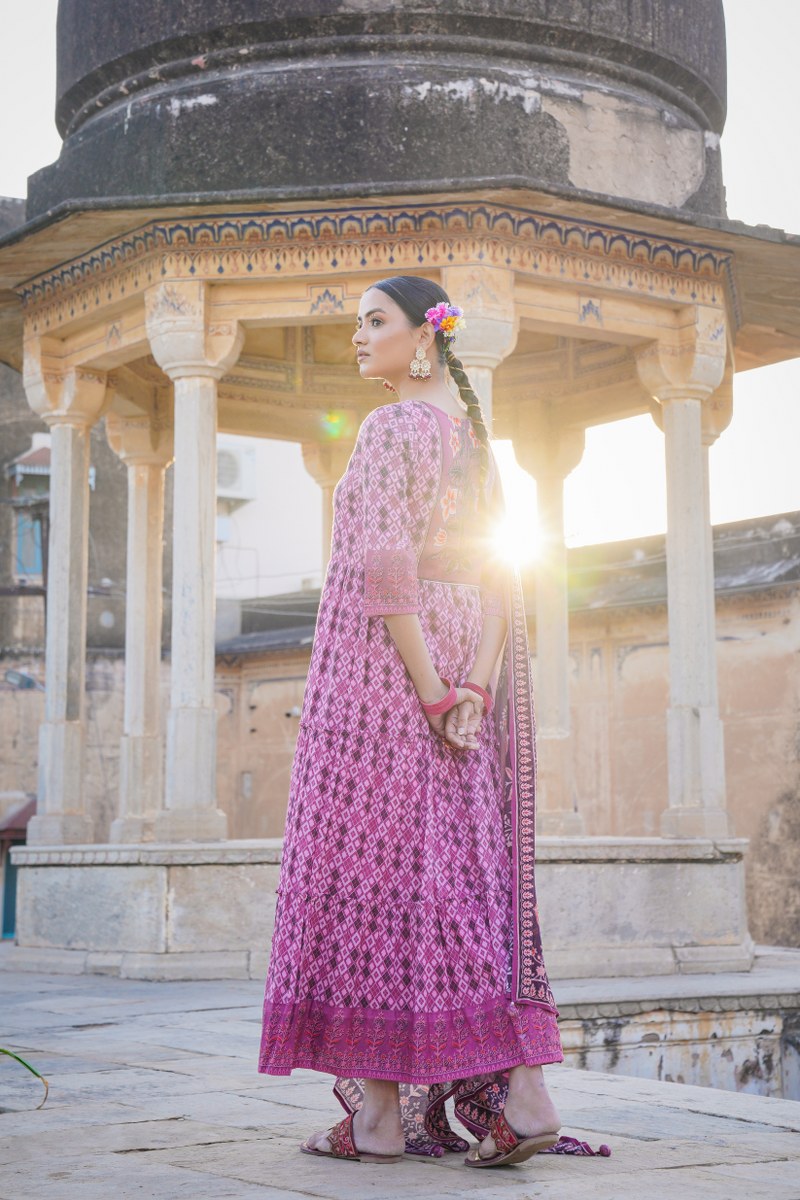 Elegant and Stylish Purple Long Dress - Perfect for Any Occasion