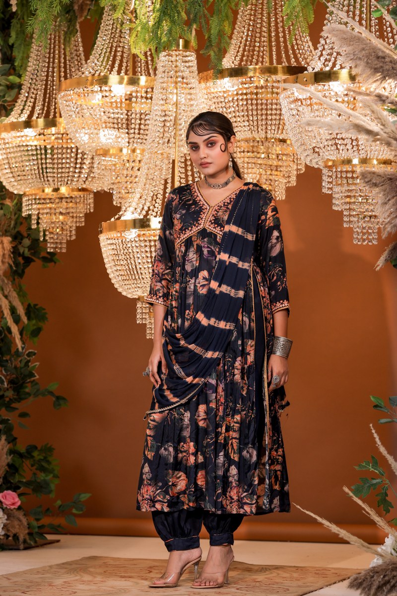 Muslin Majesty: Dual-Tone Kurta Set