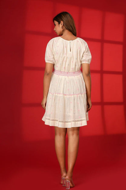 A White Ballon Short Dress
