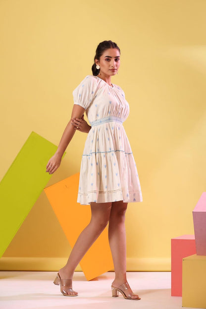A White Ballon Short Dress