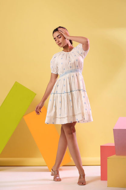 A White Ballon Short Dress