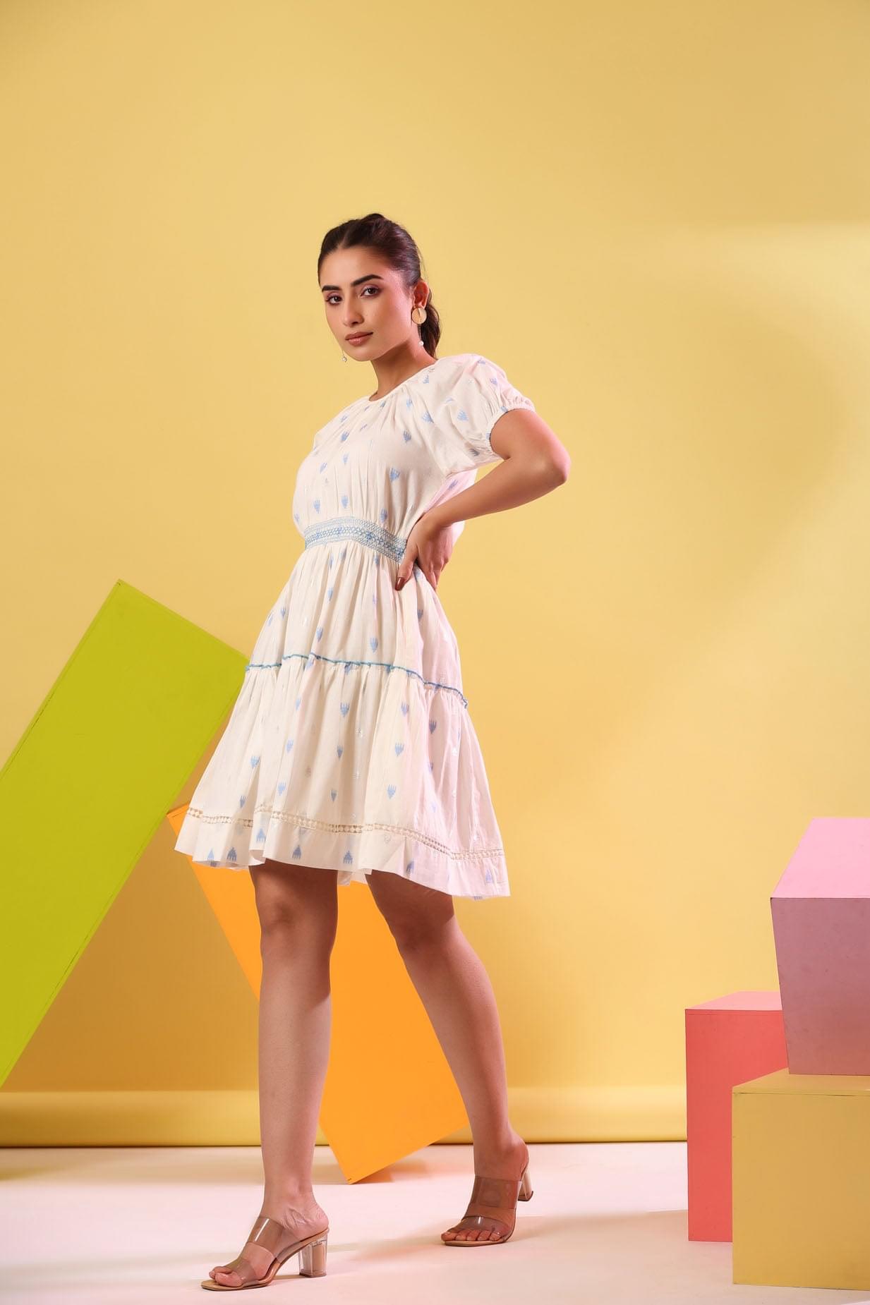 A White Ballon Short Dress