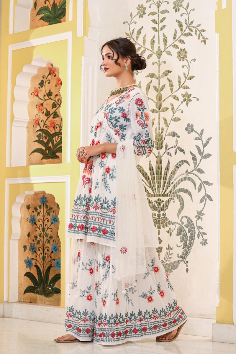 Amazing White Emrioded Sharara