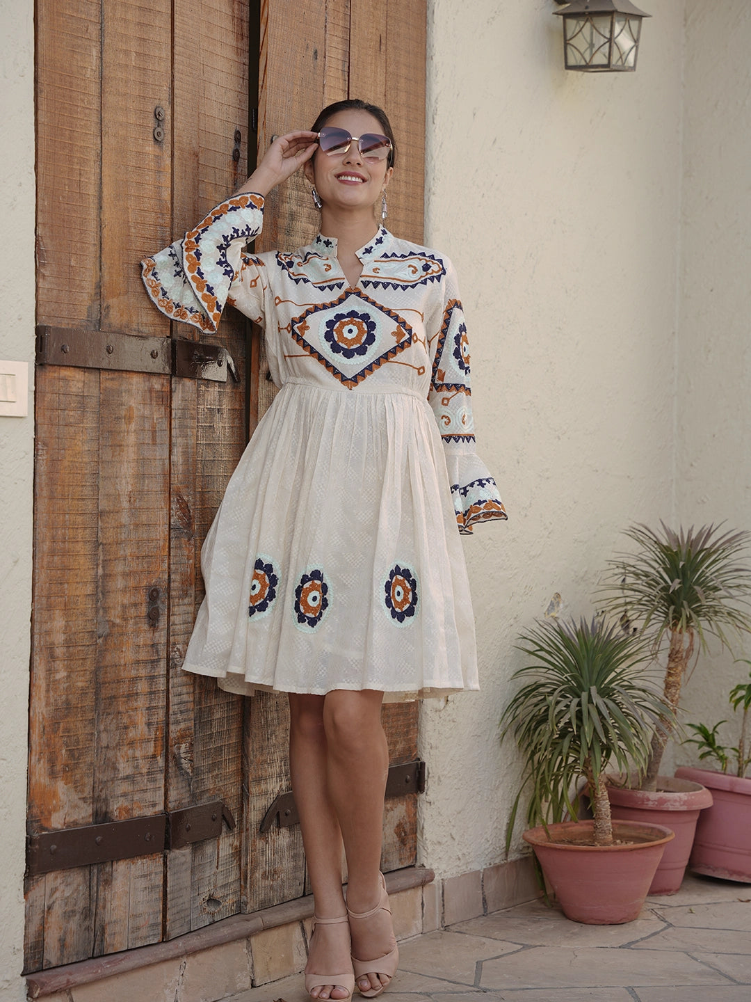 THE STUNNING EMBROIDERY SHORT DRESS
