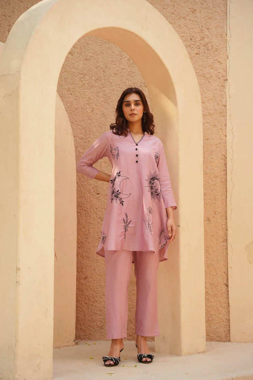 off-white cotton straight kurta with minimalist floral print 