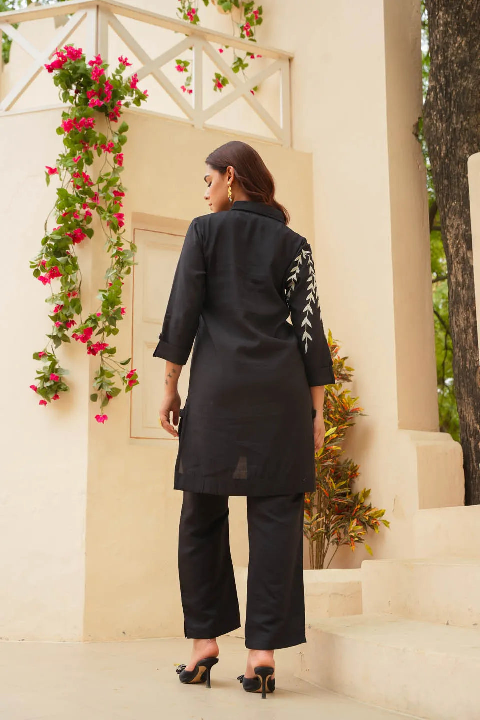minimalist embroidered straight kurta with collared neck leaf detailing