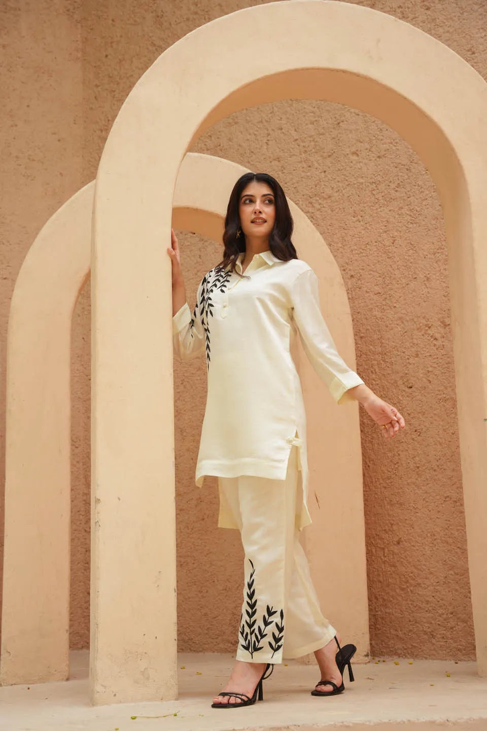 minimalist embroidered straight kurta with collared neck leaf detailing
