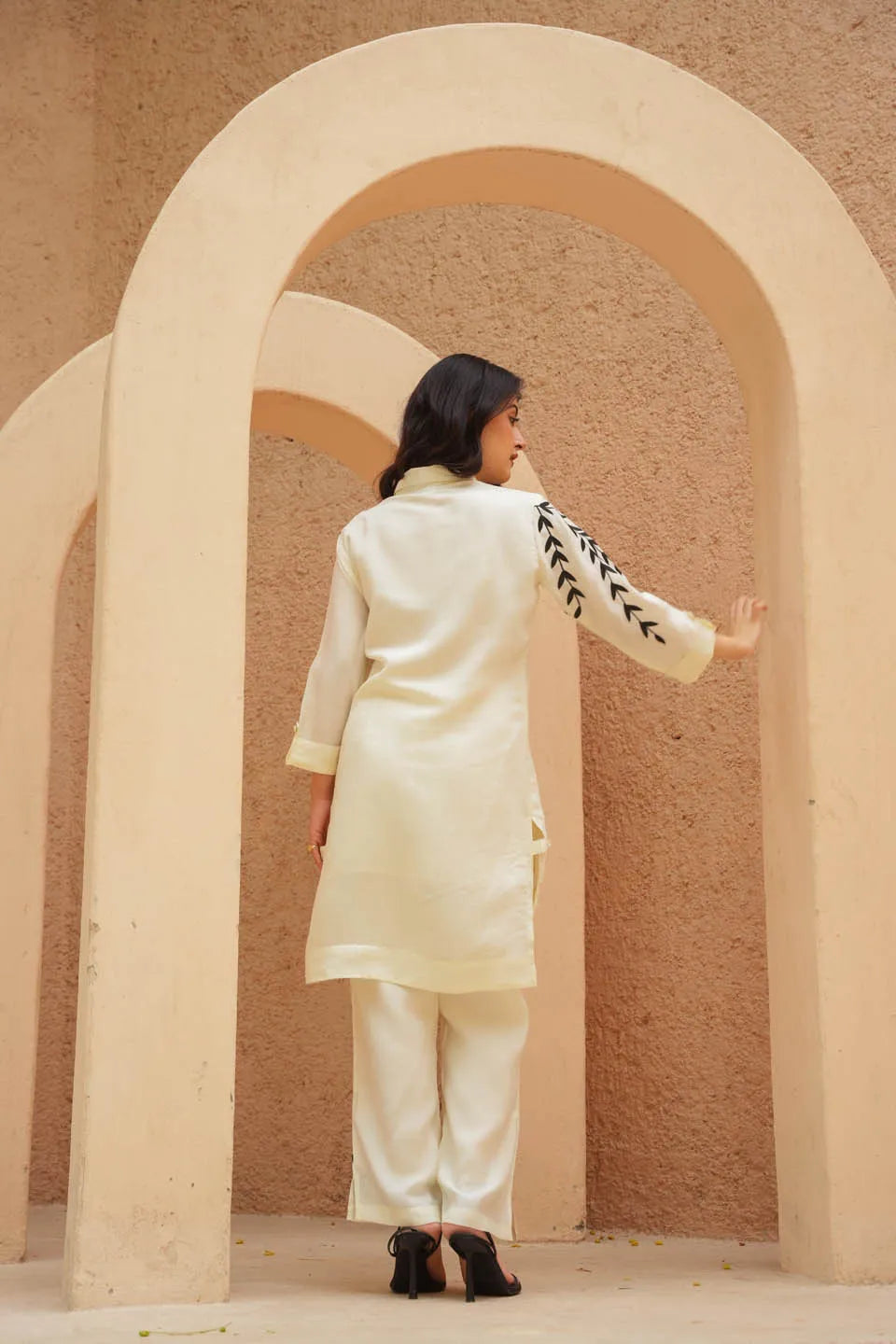 minimalist embroidered straight kurta with collared neck leaf detailing