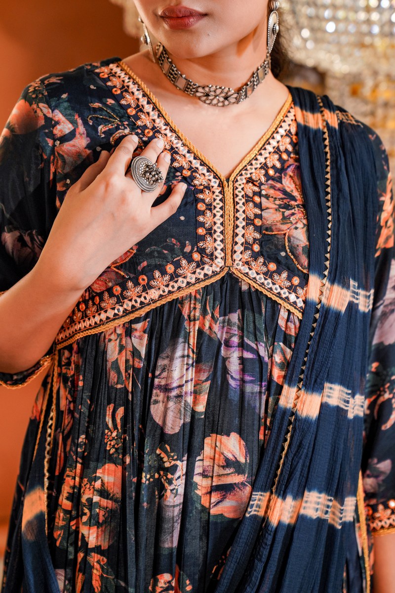 Muslin Majesty: Dual-Tone Kurta Set