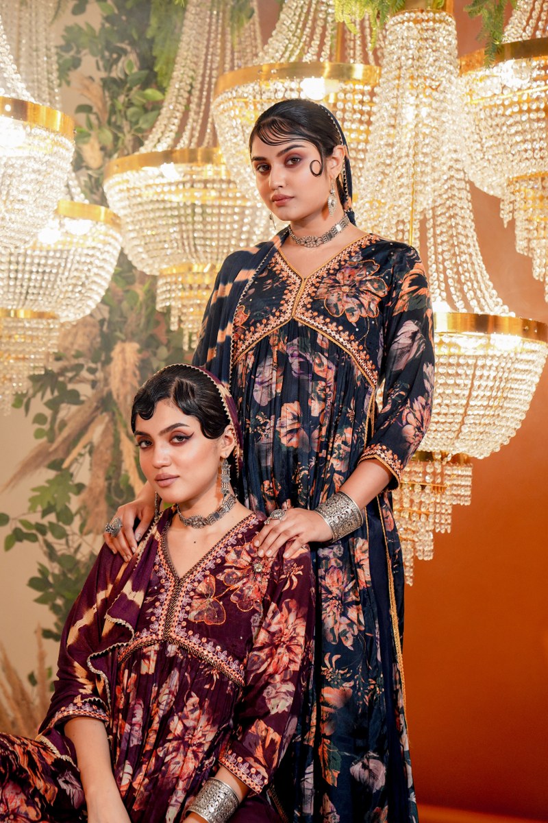 Muslin Majesty: Dual-Tone Kurta Set