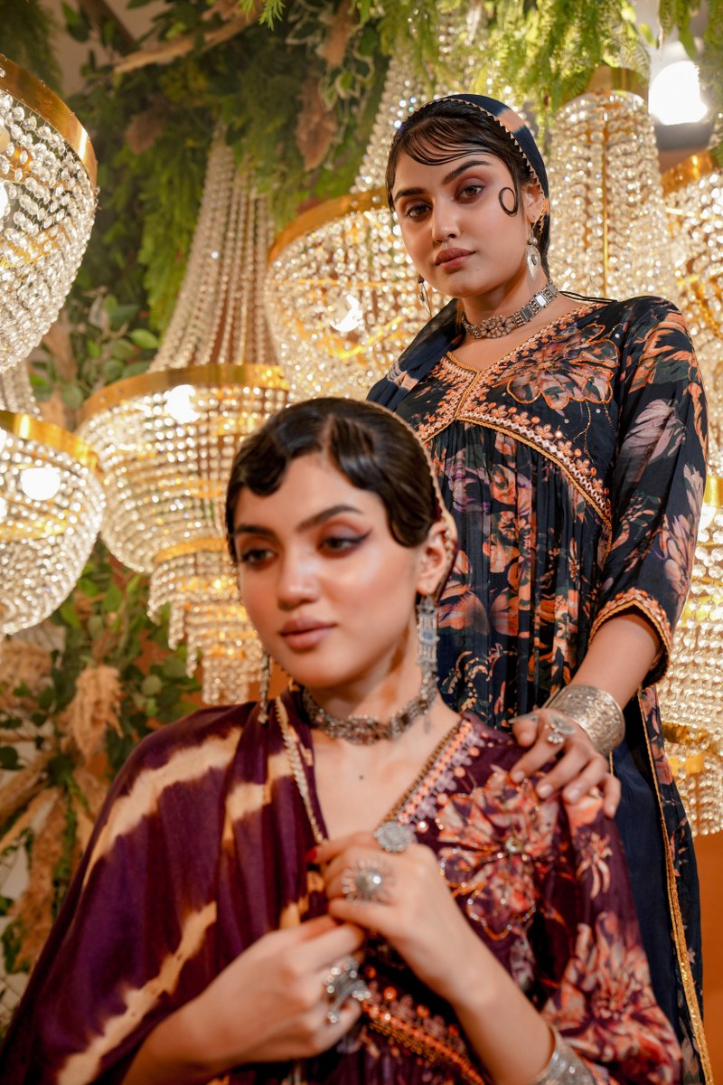 Muslin Majesty: Dual-Tone Kurta Set