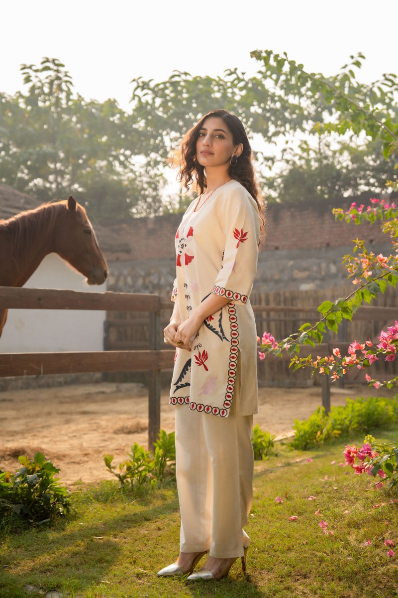 ELEGANT CREAM EMBROIDERED COTTON KURTA SET FOR WOMEN