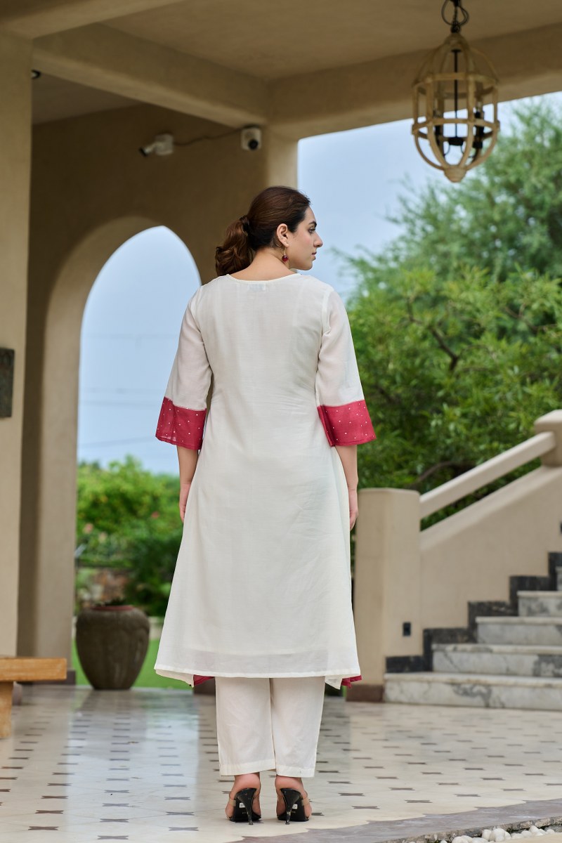 Elegant Off White & Red Cotton Printed Kurti for Women – Comfortable Daily Wear Ethnic Dress