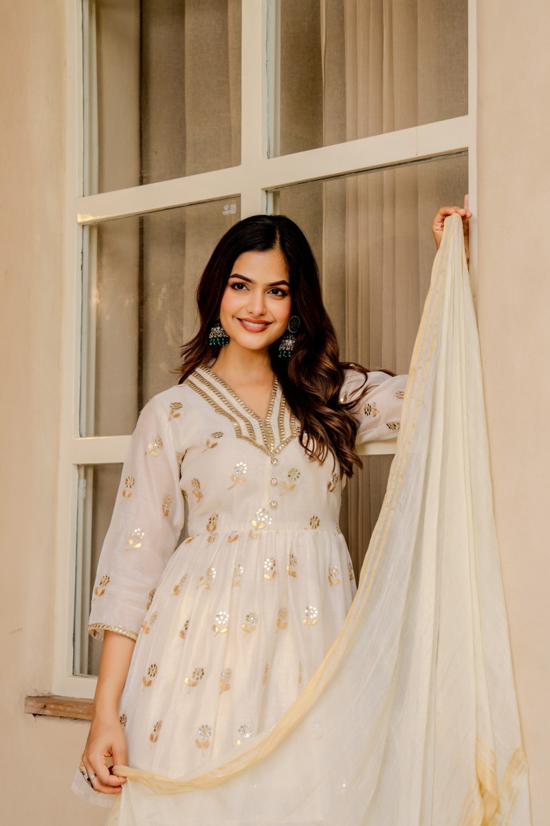 Elegant Off-White Mirror Work Kurta with Dhoti Pants & Dupatta – Festive Women’s Ethnic Set
